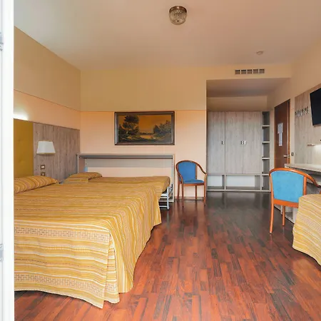 酒店 Tirreno 卡迪拉瓦尼亚