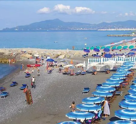 Tirreno Hotel Cavi di Lavagna