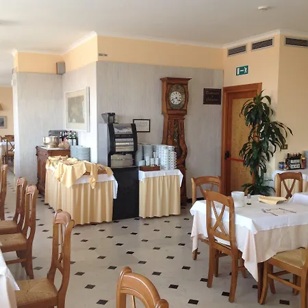 Tirreno Отель 3*