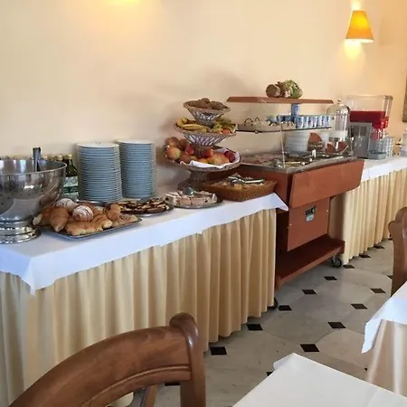 Отель Tirreno 3*