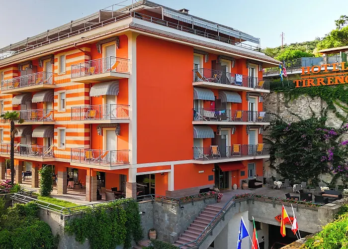 Tirreno 3* كافي دي لافانيا